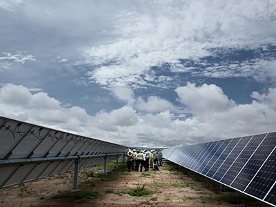 Foto Iberdrola firma con Kutxabank el primer contrato de venta de energía renovable a largo plazo (PPA) con un banco.